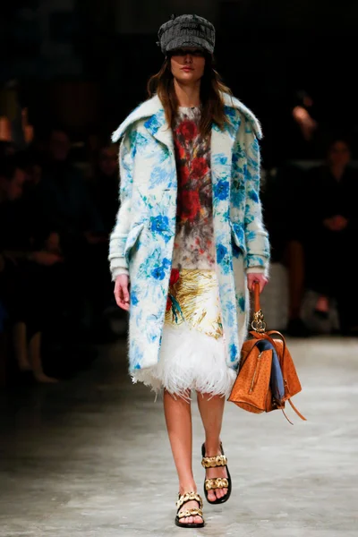 Look 28